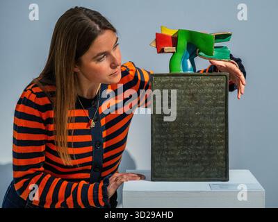 Londres, Royaume-Uni. 31 octobre 2025. Dia Al-Azzawi, Mantiq al-tayr (la Conférence des oiseaux) No 1, estimation GBP 12 000 - GBP 18 000 - The Silsila : faits saillants de la vente de la collection Dalloul à Christie's King Street, Londres. Fait partie de Modern & Contemporary Middle Eastern Art. Crédit : Guy Bell/Alamy Live News Banque D'Images