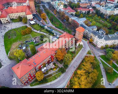 Vue drone sur le château de Wawel de Cracovie Banque D'Images
