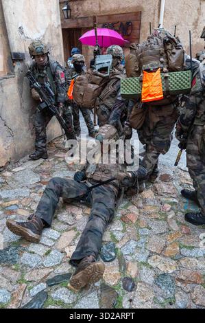 Camp Rafalli Les légionnaires du 2e REP français, régiment de parachutistes ...
