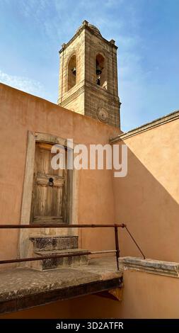 Agia Triada (Sainte Trinité) Monastère de Tzagaroli sur Akrotiri près de la Canée, Crète, complexe vénitien-byzantin du XVIIe siècle avec basilique en dôme. Banque D'Images
