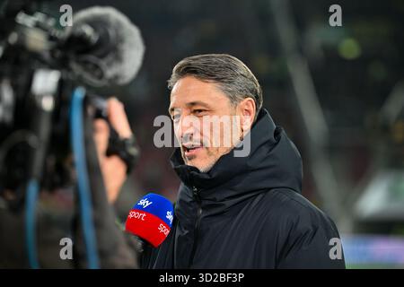 AUGSBOURG, ALLEMAGNE - OCTOBRE 31 : Niko KOVAC Headcoach Borussia Dortmund, interview, Sky, Happy, avant le match bundesliga entre FC Augsburg vs Borussia Dortmund le jour 9 à la WWK Arena le 31 octobre 2025 à Augsbourg, Allemagne / LA RÉGLEMENTATION DFL INTERDIT TOUTE UTILISATION DE PHOTOGRAPHIES COMME SÉQUENCES D'IMAGES ET/OU QUASI-VIDÉO crédit : BEAUTIFUL SPORTS Pressefotoagentur/Alamy Live News Banque D'Images