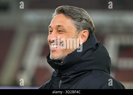 AUGSBOURG, ALLEMAGNE - OCTOBRE 31 : Niko KOVAC Headcoach Borussia Dortmund, interview, Sky, Happy, avant le match bundesliga entre FC Augsburg vs Borussia Dortmund le jour 9 à la WWK Arena le 31 octobre 2025 à Augsbourg, Allemagne / LA RÉGLEMENTATION DFL INTERDIT TOUTE UTILISATION DE PHOTOGRAPHIES COMME SÉQUENCES D'IMAGES ET/OU QUASI-VIDÉO crédit : BEAUTIFUL SPORTS Pressefotoagentur/Alamy Live News Banque D'Images