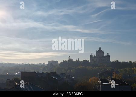 Lviv, Ukraine : vue matinale sur la ville et à la cathédrale de George Banque D'Images