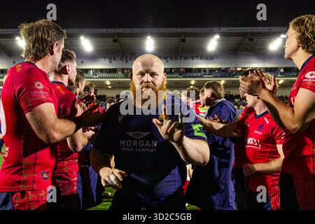 Worcester, Angleterre, Royaume-Uni, 31 octobre 2025 Ashley Challenger de Worcester Warriors célèbre la victoire 52-14 de son équipe, après le match de rugby Worcester Warriors v London Scottish Credit : Nick B images/Alamy Banque D'Images
