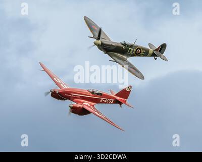 De Havilland DH.88 Comet et Supermarine Spitfire Vc Banque D'Images