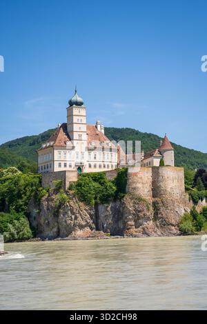 Schönbühel-Aggsbach, Autriche - 29 juin 2019 : Schloss Schönbühel est un château situé sur une colline surplombant le Danube dans la vallée de la Wachau. Banque D'Images