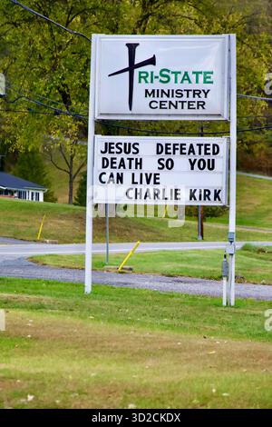Hyndman, Pennsylvanie, États-Unis - 20 octobre 2025 : un panneau au Tri-State Ministry Center met en lumière une citation du fondateur de Turning point USA Charlie Kirk. Banque D'Images