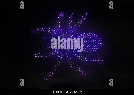 Londres, Royaume-Uni. 31 octobre 2025. Le Ally Pally Fireworks & Drone Festival 2025 - Halloween Spooktacular avec spectacle d'animation, foire funiculaire, cuisine de rue et le panorama emblématique de l'horizon de la ville à l'Alexandra Palace Park à Londres, en Angleterre. (Photo de 李世惠/Voir Li/Picture Capital) crédit : Voir Li/Picture Capital/Alamy Live News Banque D'Images