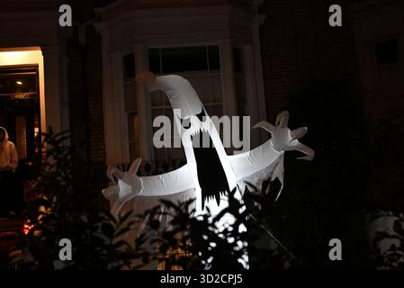 Londres, Grande-Bretagne, Royaume-Uni. 31 octobre 2025. Nuit d'Halloween à Londres. (Crédit image : © Laura Chiesa/Pacific Press via ZUMA Press Wire) USAGE ÉDITORIAL SEULEMENT ! Non destiné à UN USAGE commercial ! Banque D'Images