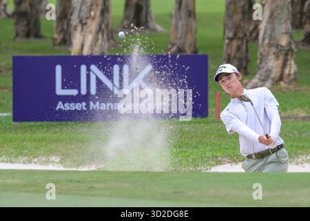 Hong Kong, Hong Kong, Chine. 1er novembre 2025. Hong Kong Open Golf, Round 3, Hong Kong Golf Club Fanling, Hong Kong, Chine. USAÃs Micah SHIN tire un coup de feu hors du bunker le 9ème vert (crédit image : © Jayne Russell/ZUMA Press Wire) USAGE ÉDITORIAL SEULEMENT ! Non destiné à UN USAGE commercial ! Banque D'Images