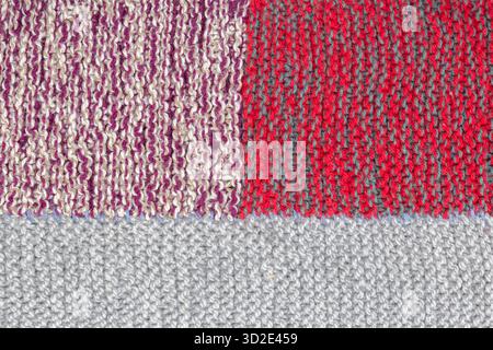Couverture en crochet tricoté en laine patchwork traditionnelle à la main. Garder au chaud en hiver concept Banque D'Images