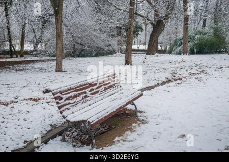 Couvert de neige parc du Retiro. Madrid, Espagne. Banque D'Images