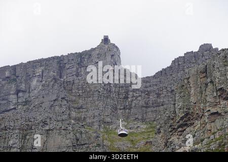 Téléphérique de la montagne de la table, voitures, gare, Cape Town, Afrique du Sud Banque D'Images