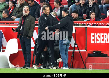 01.11.2025, Stadion Alte Foersterei, Berlin, DEU, DFL, 1. FBL, 1.FC Union v. Freiburg, im Bild : Cheftrainer (entraîneur principal) Steffen Baumgart (1.Union Berlin), entraîneur Julian Schuster (FC Freiburg) DFL - règlement interdisant toute utilisation de photographies comme séquences d'images et/ou quasi-vidéo Foto : Juergen Engler/nordphoto GmbH Banque D'Images