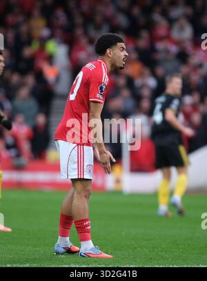 Nottingham, Royaume-Uni. 01 novembre 2025. Morgan Gibbs-White de Nottingham Forest crie des instructions à son équipe lors du match de premier League entre Nottingham Forest et Manchester United au City Ground de Nottingham. Crédit : SPP Sport Press photo. /Alamy Live News Banque D'Images