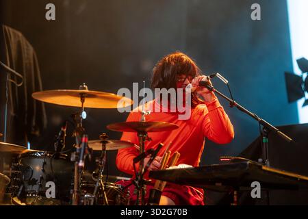 Madison, États-Unis. 31 octobre 2025. Jake Bundrick de Mayday Parade se produit sur scène alors que le groupe ouvre pour All Time Low lors de la tournée Everyone's Talking Tour au Sylvee à Madison, Wisconsin, le 31 octobre 2025. (Photo de Ross Harried/NurPhoto) crédit : NurPhoto SRL/Alamy Live News Banque D'Images