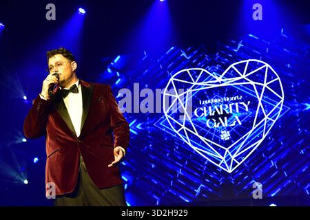 16. Gala de charité des coeurs riants Ricardo Marinello, Lveauftritt zur 16. Gala de charité des coeurs riants im JM Marriott Hotel à Berlin AM 01.11.2025 *** 16 Gala de charité des coeurs riants Ricardo Marinello, performance au 16 Gala de charité des coeurs riants à l'hôtel JM Marriott à Berlin le 01 11 2025 Photopress Mueller Banque D'Images