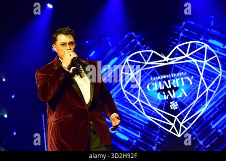 16. Gala de charité des coeurs riants Ricardo Marinello, Lveauftritt zur 16. Gala de charité des coeurs riants im JM Marriott Hotel à Berlin AM 01.11.2025 *** 16 Gala de charité des coeurs riants Ricardo Marinello, performance au 16 Gala de charité des coeurs riants à l'hôtel JM Marriott à Berlin le 01 11 2025 Photopress Mueller Banque D'Images