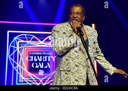 16. Gala de charité des coeurs riants Sydney Youngblood, Sänger LIveauftritt zur 16. Gala de charité de Laughing Hearts im JM Marriott Hotel à Berlin AM 01.11.2025 *** 16 Gala de charité de Laughing Hearts Sydney Youngblood, chanteur concert au 16 Gala de charité de Laughing Hearts à l'Hôtel JM Marriott à Berlin le 01 11 2025 Photopress Mueller Banque D'Images