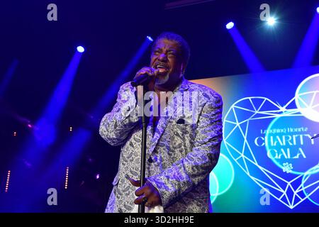 16. Gala de charité de rires Sidney Youngblood singt live zur 16. Gala de charité des coeurs rigolais im JM Marriott Hotel à Berlin AM 01.11.2025 *** 16 Gala de charité des coeurs rigolais Sidney Youngblood chante en direct au 16 Gala de charité des coeurs rigolais au JM Marriott Hotel à Berlin le 01 11 2025 Photopress Mueller Banque D'Images