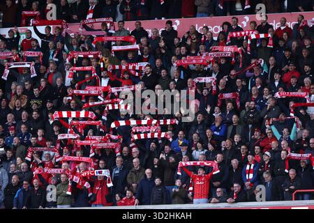 Nottingham, Royaume-Uni. 01 novembre 2025. Les fans de Nottingham Forest au Nottingham Forest contre Manchester United, EPL match, au City Ground, Nottingham, Notts. Crédit : Paul Marriott/Alamy Live News Banque D'Images