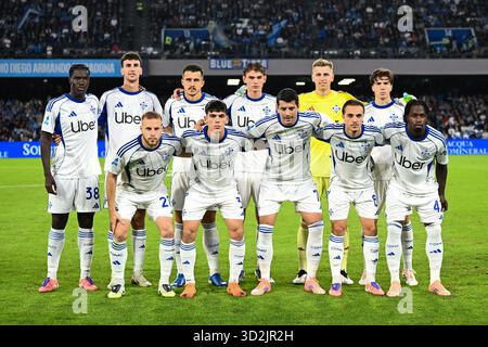 Naples, Italie. 1er novembre 2025. L'équipe Como 1907 pose pour le match de Serie A Enilive entre la SSC Napoli et le Como 1907 au stade Diego Armando Maradona à Naples, en Italie, le 1er novembre 2025. Crédit : Nicola Ianuale/Alamy Live News Banque D'Images