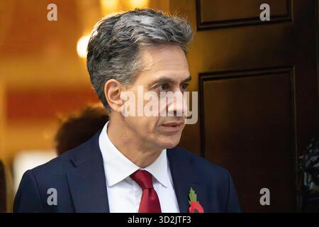 Londres, Royaume-Uni. 28 octobre 2025. Ed Miliband MP, secrétaire d'État à la sécurité énergétique et Net Zero quitte après la réunion du Cabinet. Banque D'Images