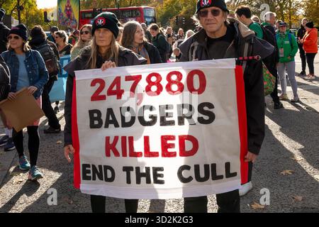 Londres, Royaume-Uni. 1er novembre 2025. National animal Rights mars 2025 lors de la Journée mondiale végétalienne, des militants des droits des animaux se sont rassemblés à Marble Arch et ont défilé dans le centre de Londres. Credit : Stephen Bell Alamy Live News Banque D'Images
