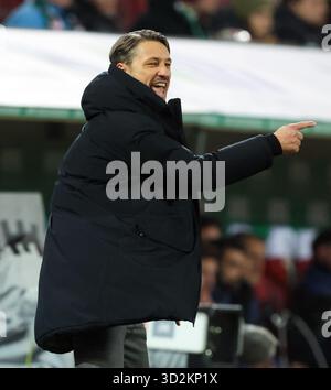 AUGSBOURG, ALLEMAGNE - OCTOBRE 31 : Niko Kovac, entraîneur-chef du Borussia Dortmund, réagit depuis la ligne de touche lors du match de Bundesliga entre le FC Augsbourg et le Borussia Dortmund à la WWK-Arena le 31 octobre 2025 à Augsbourg, Allemagne. © diebilderwelt / Alamy Stock Banque D'Images