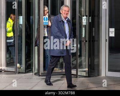Londres, Royaume-Uni. 2 novembre 2025. Valentine Low, journaliste, à la BBC pour « Sunday with Laura Kuenssberg ». Il a été correspondant royal du Times de 2008 à 2023 crédit : Mark Thomas/Alamy Live News Banque D'Images