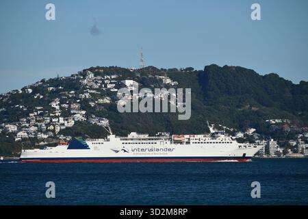 WELLINGTON, NOUVELLE-ZÉLANDE, 16 MAI 2023 : le ferry Interislander Atarere entre dans le port de Wellington après avoir navigué de Picton dans l'île du Sud Banque D'Images