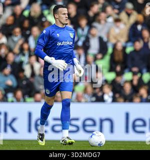 Groningen, pays-Bas. 02 novembre 2025. GRONINGEN, 02-11-2025, Stadium Euroborg, saison 2025/2026, Néerlandais Eredivisie football, match entre FC Groningen - FC Twente, photo montrant le gardien de but du FC Groningen Etienne Vaessen crédit : Pro Shots/Alamy Live News Banque D'Images