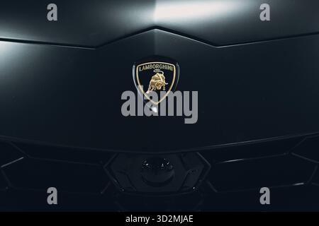 Moscou Russie - 10 février 2019 : Lamborghini Urus marque de voiture de sport noire Banque D'Images