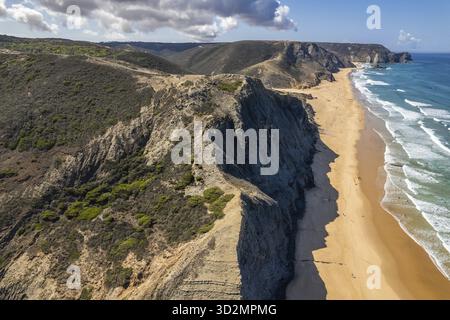 Superbe vue aérienne drone de la plage de Cordoama en Algarve, Portugal, Vila do Bispo, Portugal Banque D'Images