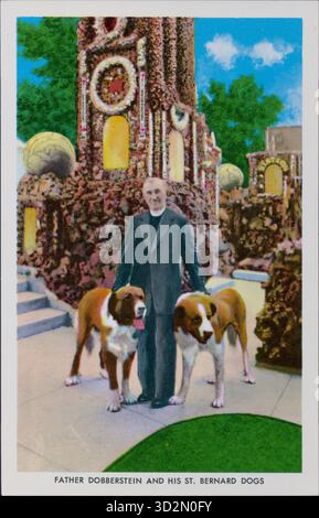 Carte postale du Père Dobberstein avec ses chiens Bernard devant la Grotte de la Rédemption, West Bend, Iowa, États-Unis, 1950. La grotte est faite de diverses pierres, minéraux, fossiles et coraux. Banque D'Images