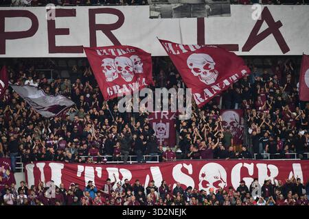 Turin, Italie. 02 novembre 2025. Fans de Torino pendant Torino FC vs Pisa SC, match de football italien Serie A à Turin, Italie, 02 novembre 2025 crédit : Agence photo indépendante/Alamy Live News Banque D'Images