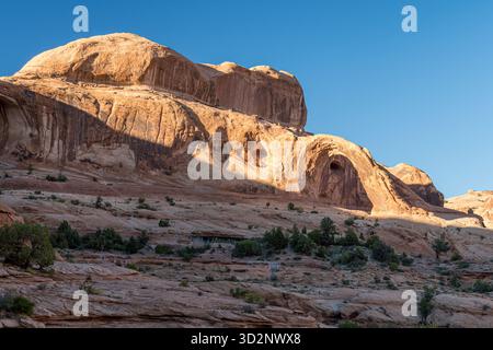 Corona Arch et les formations de grès environnantes près de Moab dans l'Utah, États-Unis Banque D'Images