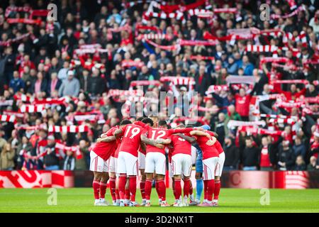 West Bridgford, Royaume-Uni. 01 novembre 2025. Forest caucdle pendant le match de Nottingham Forest contre Manchester United premier League au City Ground, West Bridgford, Angleterre le 1er novembre 2025 crédit : Phil Duncan/Every second Media crédit : Every second Media/Alamy Live News Banque D'Images