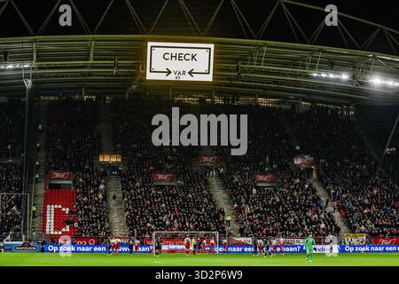 UTRECHT - arbitre assistant vidéo (VAR) lors du match néerlandais Eredivisie entre le FC Utrecht et le NEC Nijmegen au stade Galgenwaard le 2 novembre 2025, à Utrecht, pays-Bas. ANP BART STOUTJESDIJK Banque D'Images