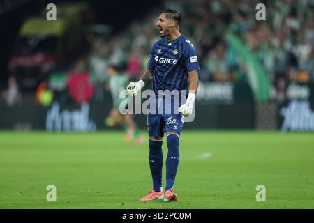 Sevilla, Espagne. 02 novembre 2025. Alvaro Valles du Real Betis lors du match la Liga EA Sports entre le Real Betis et le RCD Mallorca a joué au stade la Cartuja le 2 novembre 2025 à Séville, en Espagne. (Photo de Antonio Pozo/PRESSIN) crédit : Presinphoto SPORT AGENCY/Alamy Live News Banque D'Images