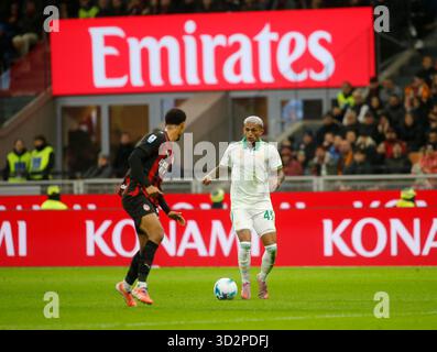 Turin, Italie. 02 novembre 2025. Wesley de L'AS Roma lors de la série A italienne, saison 2025-2026, match de football entre l'AC Milan et L'AS Roma le 02 novembre 2025 au Stadio Giuseppe Meazza, San SRIO, Milan, Italie. Crédit : Nderim Kaceli/Alamy Live News Banque D'Images