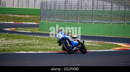 Moto Moto Guzzi en action pendant la course, photographie de sport automobile Banque D'Images