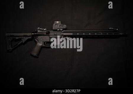 Fusil Smith et Wesson M&P 15 Sport III AR style avec viseur Eotech Banque D'Images
