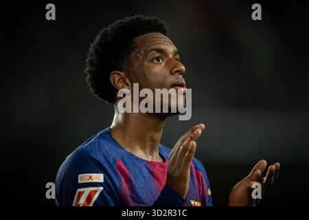 Barcelone, Espagne. 02 novembre 2025. Alejandro Balde (FC Barcelone) fait un geste lors d'un match de la Liga EA Sports entre le FC Barcelone et Elche CF à l'Estadi Olimpic Lluis Companys à Barcelone, Espagne, le 02 novembre 2025. Photo de Felipe Mondino crédit : Agence photo indépendante/Alamy Live News Banque D'Images