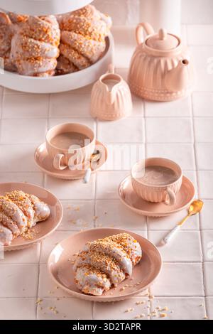 Croissant saint martin fait maison comme délicatesse populaire à Poznan. Croissants préparés pour la fête de Martin. Banque D'Images