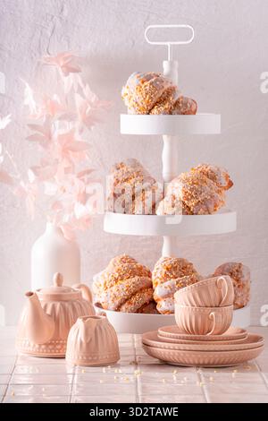 Doux croissant saint martin comme délicatesse populaire à Poznan. Croissants préparés pour la fête de Martin. Banque D'Images