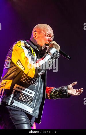 Michael Kiske von Helloween live BEI einem Konzert ihrer 40 Years Anniversary Tour in der Barclays Arena. Hambourg, 01.11.2025 *** Michael Kiske de Helloween en concert lors de leur tournée anniversaire de 40 ans au Barclays Arena Hambourg, 01 11 2025 Foto :XC.xSpeidelx/xFuturexImagex helloween 5105 Banque D'Images
