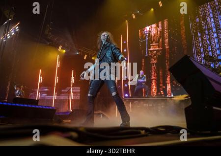 Sascha Gerstner, Markus Grosskopf und Michael Kiske von Helloween live BEI einem Konzert ihrer 40 Years Anniversary Tour in der Barclays Arena. Hambourg, 01.11.2025 Foto :XC.xSpeidelx/xFuturexImagex helloween 5127 Banque D'Images