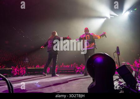 Andi Deris und Michael Kiske von Helloween live BEI einem Konzert ihrer 40 Years Anniversary Tour in der Barclays Arena. Hambourg, 01.11.2025 Foto :XC.xSpeidelx/xFuturexImagex helloween 5123 Banque D'Images