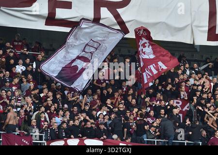 Turin, Italie. 02 novembre 2025. Fans Torino pendant Torino FC vs Pisa SC, match de football italien Serie A à Turin, Italie, 02 novembre 2025 crédit : Independent photo Agency/Alamy Live News Banque D'Images